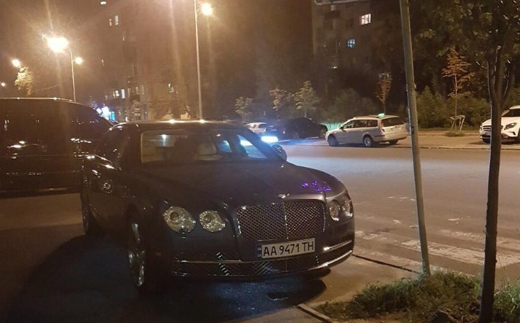 Киевлян разозлил наглый «герой парковки» на Bentley