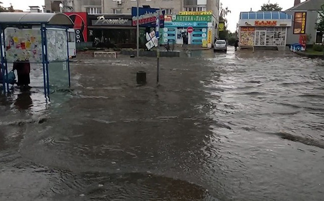 Бердичев ушел под воду: опубликовано видео нового потопа в Украине