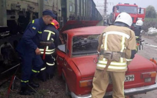 Жуткое ДТП в Хмельницкой области: легковушка протаранила поезд