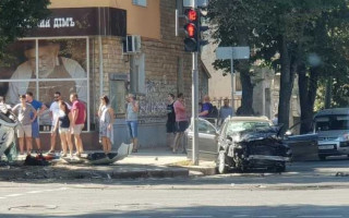 ДТП с полицией в Сумах: машина вылетела на тротуар и сбила пешеходов