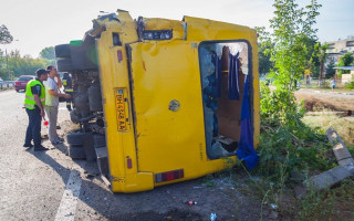 В Днепропетровской области грузовик протаранил автобус: пострадали 13 человек