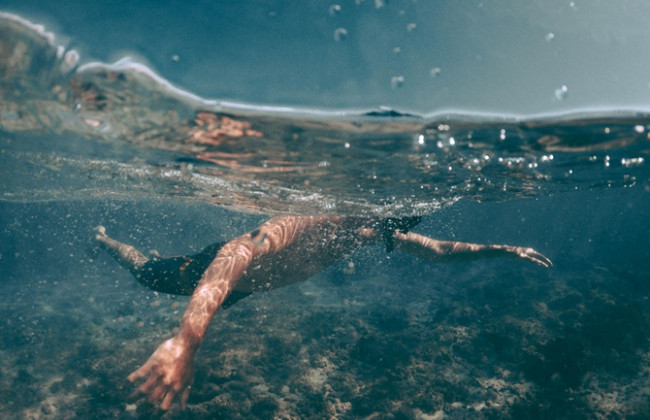 Во время шторма на Арабатской стрелке утонули 5 отдыхающих