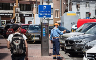 «Встали на чужое место»: в Киеве неизвестные повредили автомобиль из-за парковки