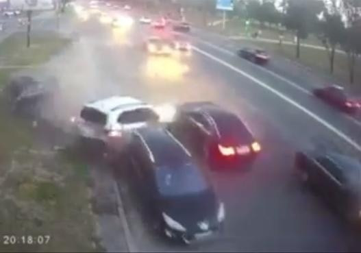 Водитель «БМВ», протаранивший 3 машины на парковке в Киеве, был пьян и без прав