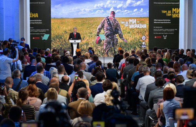 Порошенко назвал условия России кабальными и неприемлемыми для украинцев