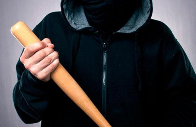 В Киеве разгромили несколько автомобилей: у пострадавших есть версия