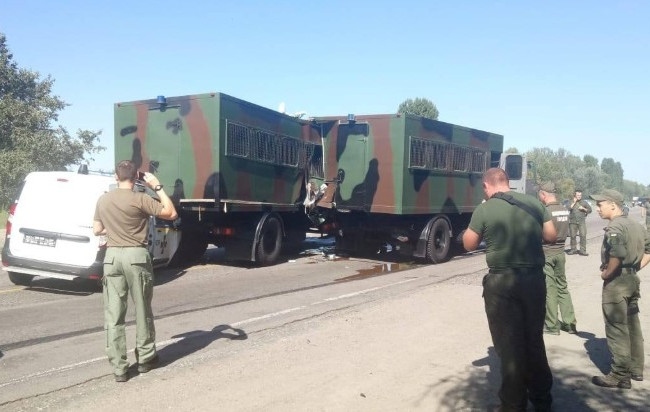 Под Киевом произошло ДТП с военными: все подробности