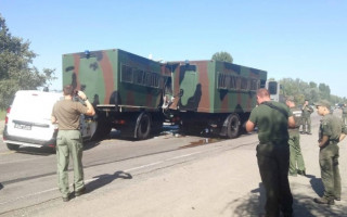 Под Киевом произошло ДТП с военными: все подробности