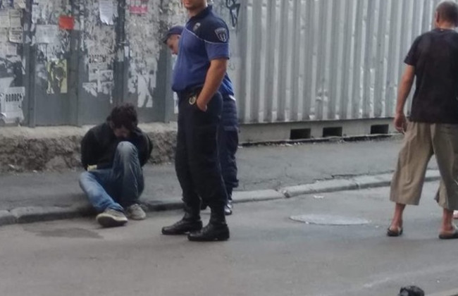 В Одессе мужчина с дубинкой третий день нападает на женщин и детей