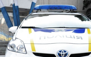 В столице маршрутка врезалась в полицейскую машину: появилось видео