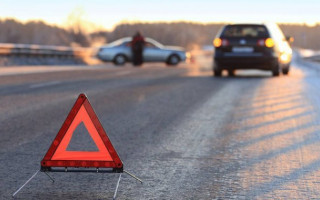 В Харькове машина сбила насмерть няню и чуть не погубила 5-летнюю девочку