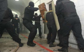 Бунт в Лукьяновском СИЗО: четырем экс-торнадовцам и двум сотрудникам изолятора объявили подозрения