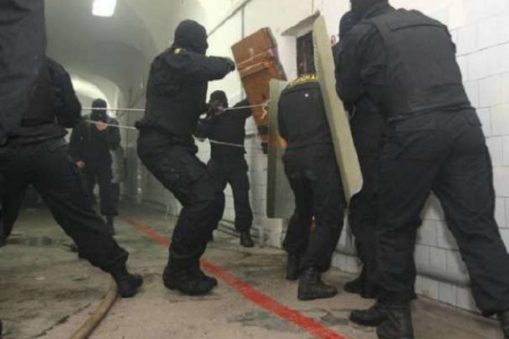 Бунт в Лукьяновском СИЗО: четырем экс-торнадовцам и двум сотрудникам изолятора объявили подозрения