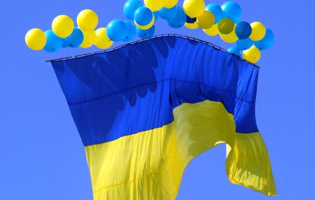 Верховный Суд присоединился к поздравлениям с Днем Государственного Флага Украины