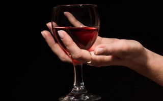 В Мариуполе ежемесячно алкогольное отравление получают до 10 детей