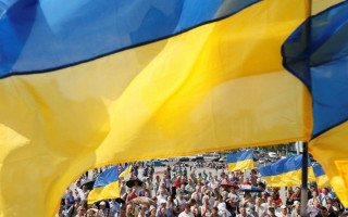 В Днепре в честь праздника подняли самый большой флаг