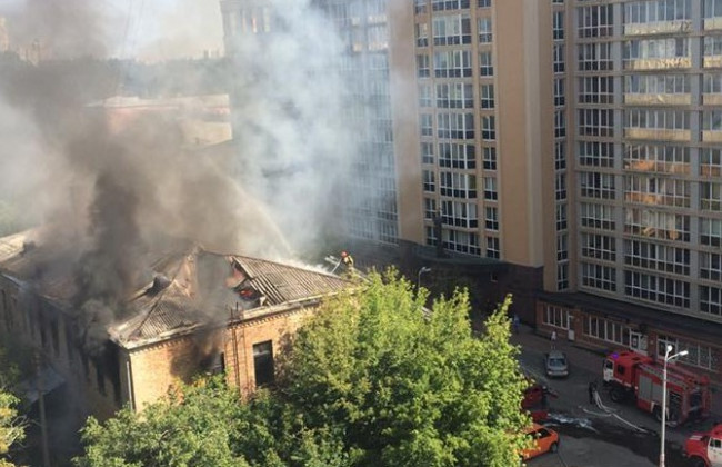 В Киеве произошел крупный пожар: первые подробности