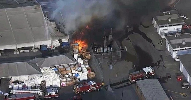 В США загорелся завод Tesla