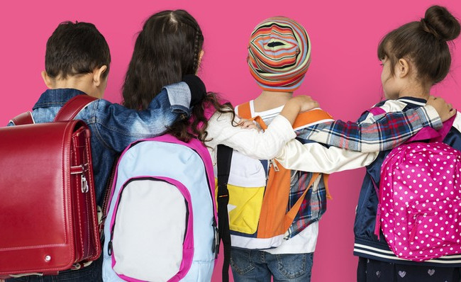 Врач дал советы, как правильно выбрать рюкзак для школьника