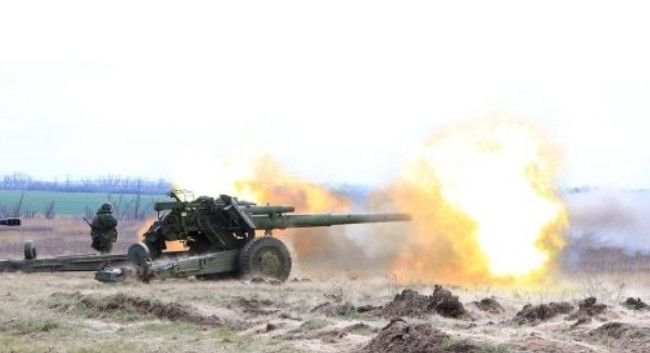 Боевики обстреляли школу в Луганской области