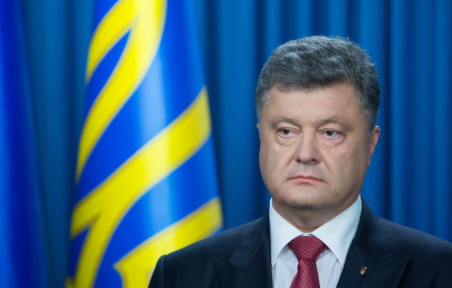 Слишком высокая цена: Порошенко поздравил Украину с Днем Независимости