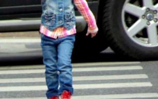 Мальчик в тяжёлом состоянии: в Кривом Роге автомобиль сбил школьника на дороге