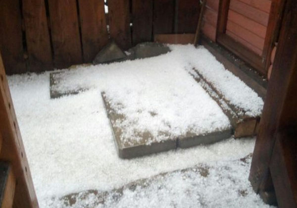 Непогода на Прикарпатье: Яремче затопило и накрыло градом