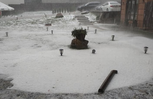 В Карпатах внезапно выпал снег