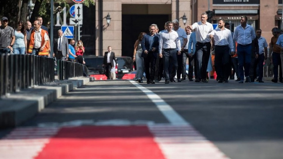 В Киеве после капитального ремонта открыли улицу для транспорта