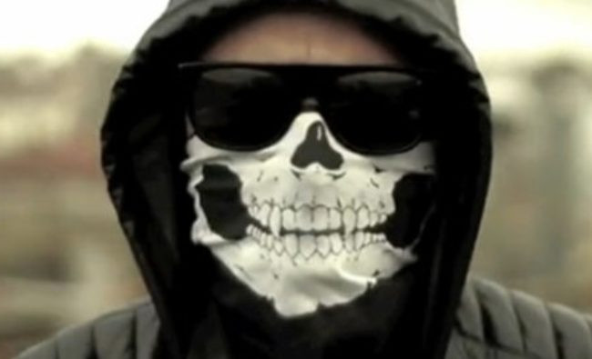 Вандалы сожгли флаг Украины на могиле бойца АТО