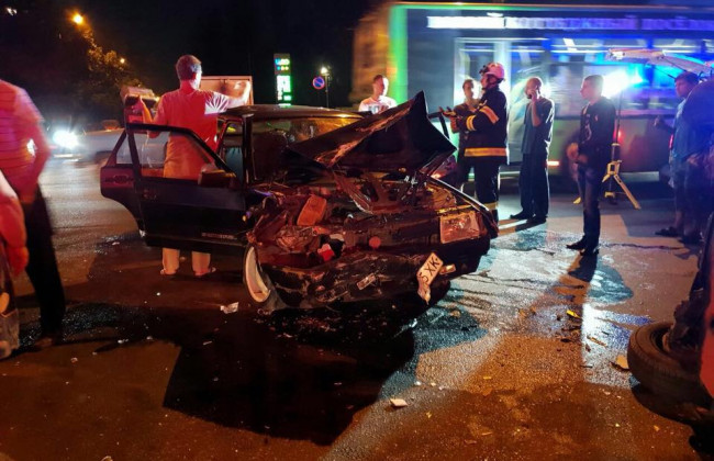 Страшная авария в Харькове: автомобили разбиты вдребезги