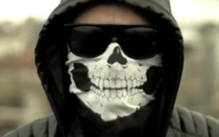 Вандалы сожгли флаг Украины на могиле бойца АТО