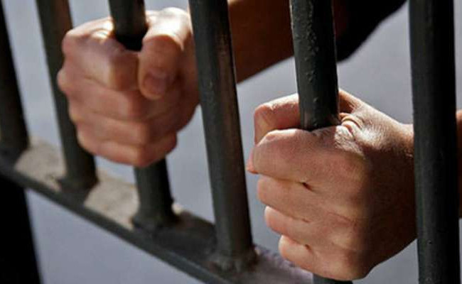 Сумской полицейский, сбивший женщину с ребенком на пешеходном переходе, оказался еще и взяточником