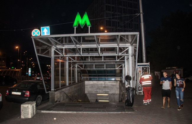 В Киеве девушка прыгнула под поезд метро