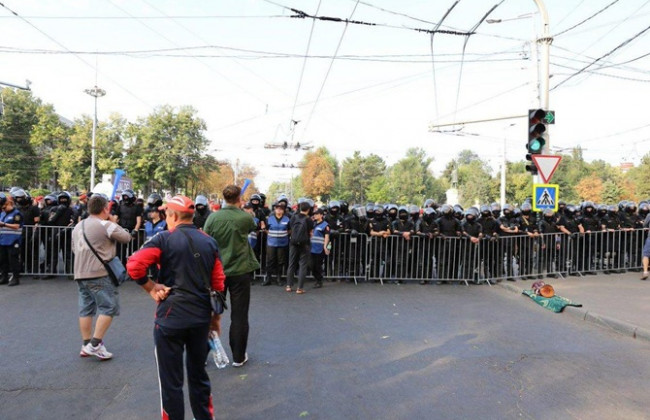 Протесты в Кишиневе: полиция разогнала манифестантов, но они собрались снова