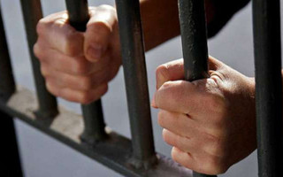 Сумской полицейский, сбивший женщину с ребенком на пешеходном переходе, оказался еще и взяточником