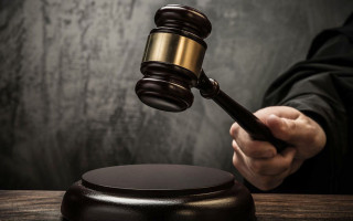 Высший совет правосудия отправил в отставку двух судей