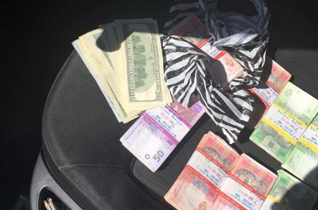 Требовал взятку от предпринимателя: силовики задержали прокурора