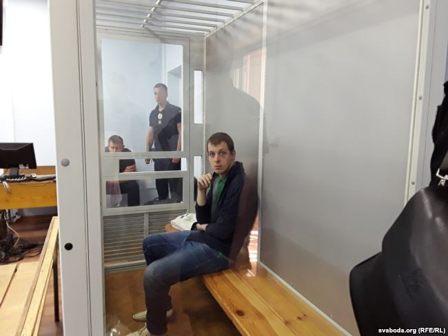 Подозреваемого в шпионаже белоруса привезли в украинский суд