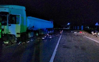 Под Львовом столкнулись бензовоз и легковушка: есть погибший