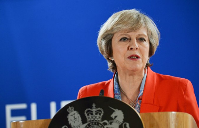 Тереза Мэй станцевала с африканскими школьниками