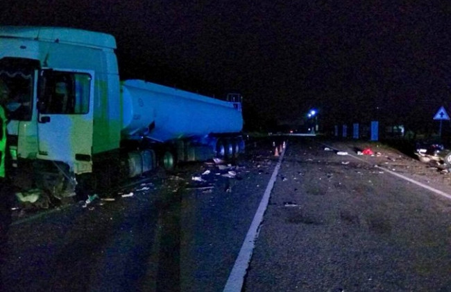 Под Львовом столкнулись бензовоз и легковушка: есть погибший