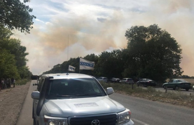 На Донбассе произошел масштабный пожар: взрываются мины