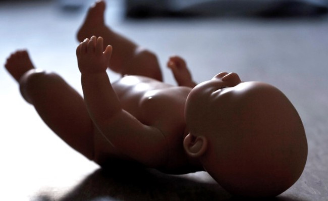 Страшная смерть: в Харькове ребенок выпал из окна многоэтажки