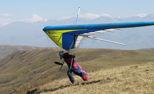 Пограничники задержали рецидивистов на дельтаплане