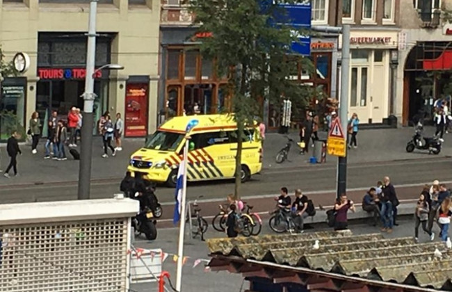 В Амстердаме мужчина с ножом напал на прохожих, есть пострадавшие