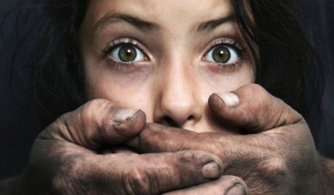 Опасный маньяк «охотится» на женщин: что стоит знать