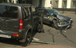 Возле Рады произошло серьезное ДТП: опубликованы фото