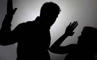 Неизвестный изнасиловал девушку в центре Киева: нападающего разыскивают