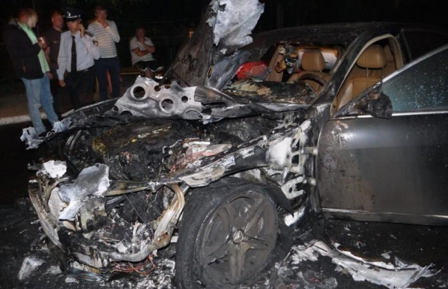 Неизвестные сожгли автомобиль депутата в Ровно: есть подробности